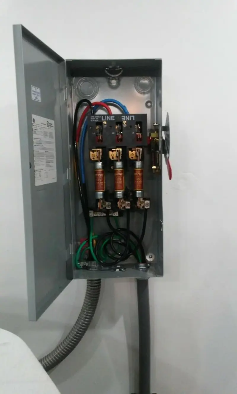 Three-phase disconnect switch installed for Smoke Detector Installation in Wickenburg